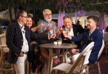 That’s Entertainment: Wine and Dine A toast among friends, photo by Jerry Rabinowitz