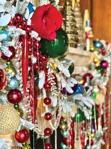 Decorative mantle