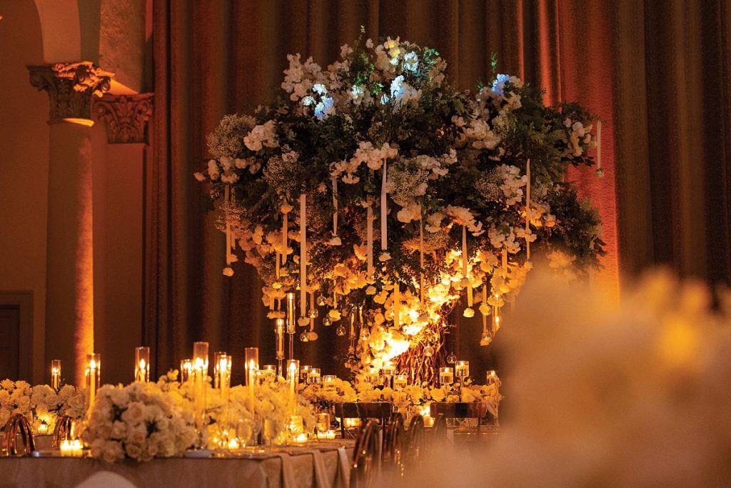 The romantic table settings. Photo by Manolo Doreste
