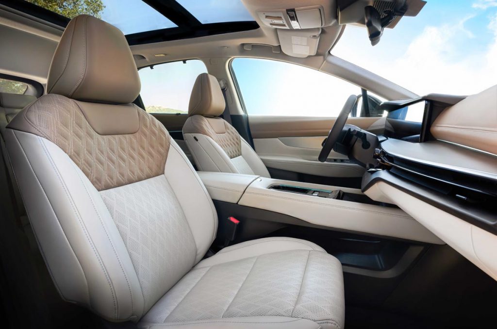 The Nissan Murano Platinum boasts a standard panoramic sunroof and 10-speaker Bose stereo. Photo courtesy of Nissan